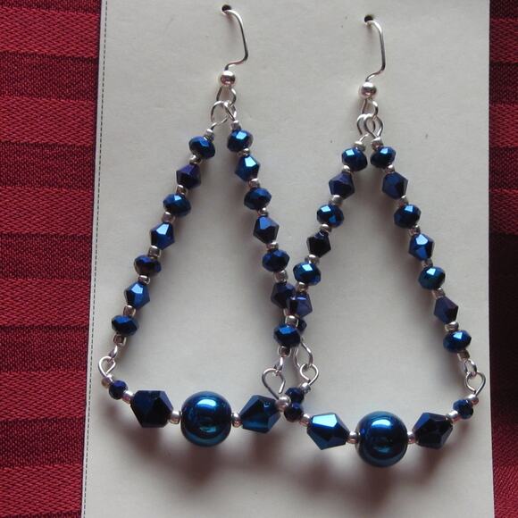 Metallic blue faceted beaded earrings - Picture 2 of 7